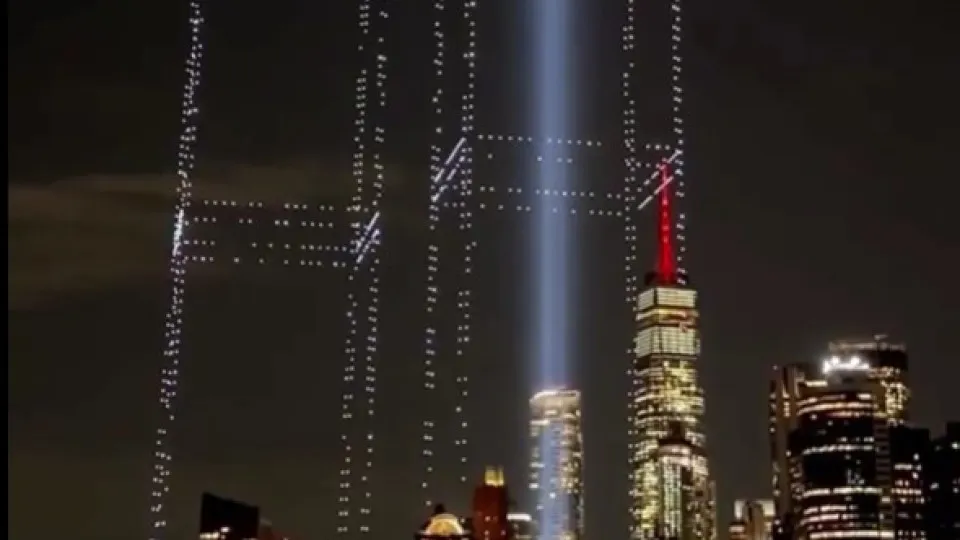 Drones Comemoram 25 Anos do 11/09 com Homenagem Emocionante em Nova York